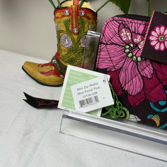 NWT Vera Bradley Mod Floral Pink Mini Zip Wallet Retired 4” X 4” Pocket Wallet - Picture 2 of 7